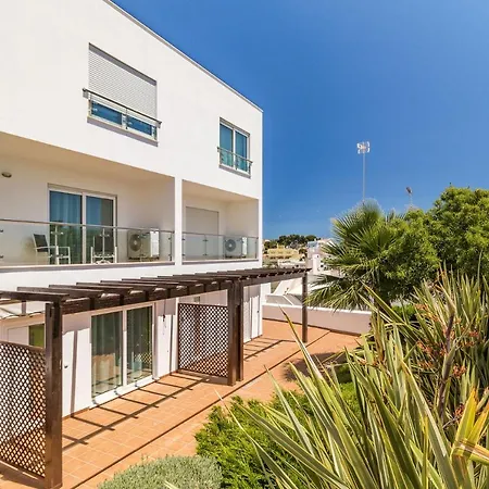 Charming Cliff Side With Stunning Views *
